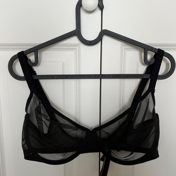 Victoria Secret 34DD - Picture 2 of 3